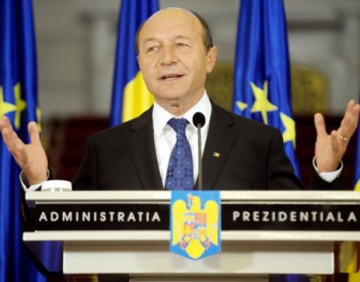 Băsescu a decorat prelaţi, pentru implicarea în viaţa comunităţilor româneşti din afara ţării